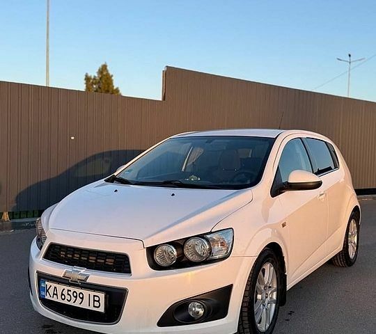 Белый Шевроле Авео, объемом двигателя 1.3 л и пробегом 216 тыс. км за 5900 $, фото 1 на Automoto.ua