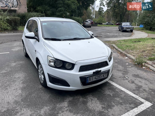 Шевроле Авео 2013 в Киеве на Automoto.ua Белый Шевроле Авео, объемом двигателя 1.25 л и пробегом 349 тыс. км за 5500 $, фото 1 на Automoto.ua
