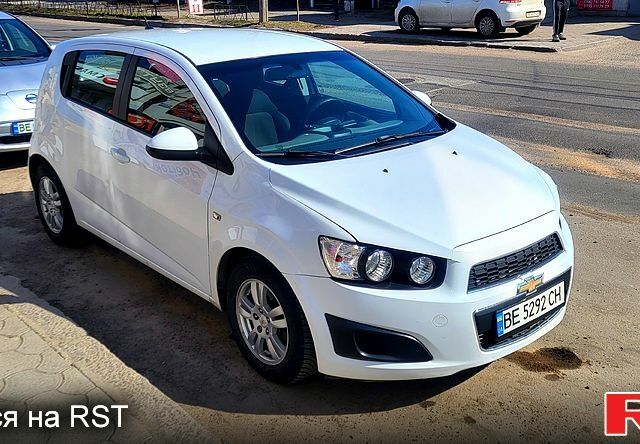 Белый Шевроле Авео, объемом двигателя 1.3 л и пробегом 208 тыс. км за 6100 $, фото 1 на Automoto.ua