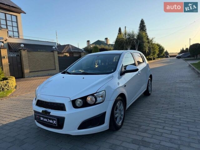 Белый Шевроле Авео, объемом двигателя 1.3 л и пробегом 262 тыс. км за 4500 $, фото 1 на Automoto.ua