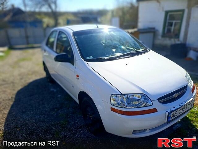 Белый Шевроле Авео, объемом двигателя 1.4 л и пробегом 370 тыс. км за 2400 $, фото 1 на Automoto.ua
