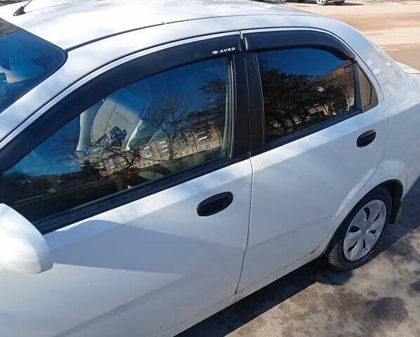 Білий Шевроле Авео, об'ємом двигуна 1.5 л та пробігом 295 тис. км за 3500 $, фото 1 на Automoto.ua