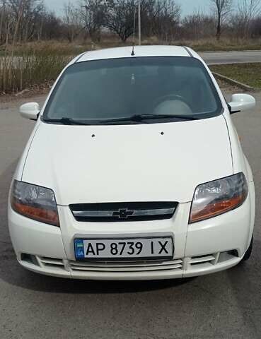 Белый Шевроле Авео, объемом двигателя 1.5 л и пробегом 250 тыс. км за 2700 $, фото 1 на Automoto.ua