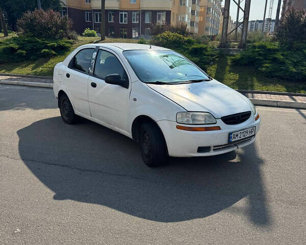 Білий Шевроле Авео, об'ємом двигуна 1.5 л та пробігом 260 тис. км за 1850 $, фото 1 на Automoto.ua