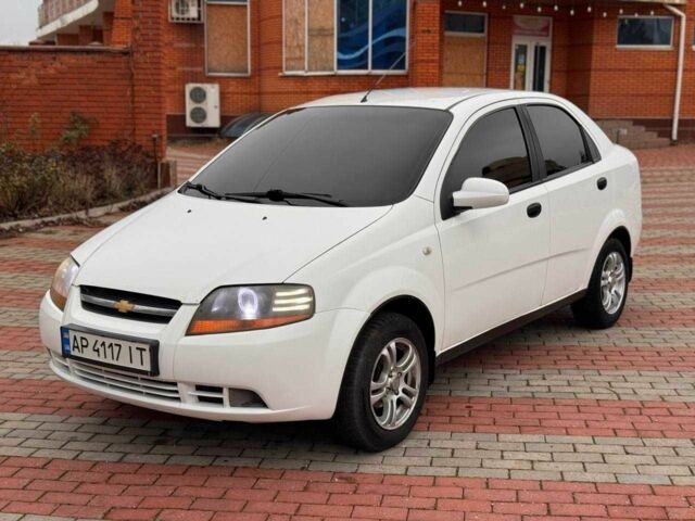 Белый Шевроле Авео, объемом двигателя 1.5 л и пробегом 197 тыс. км за 2200 $, фото 1 на Automoto.ua