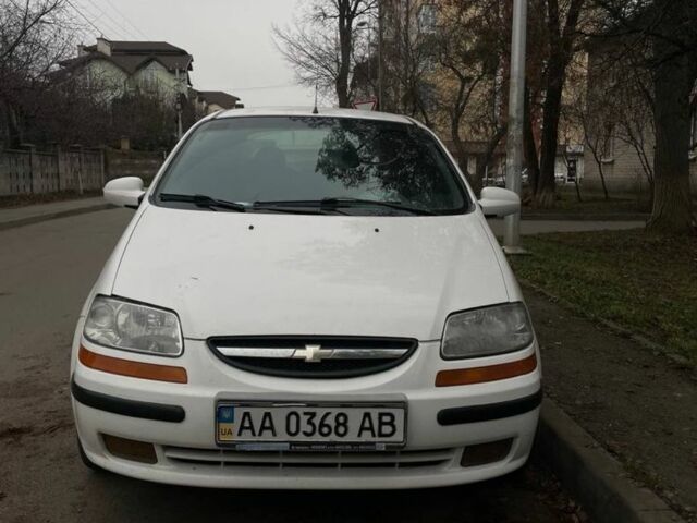 Белый Шевроле Авео, объемом двигателя 1.5 л и пробегом 148 тыс. км за 2000 $, фото 1 на Automoto.ua