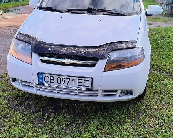 Белый Шевроле Авео, объемом двигателя 1.5 л и пробегом 203 тыс. км за 3500 $, фото 1 на Automoto.ua
