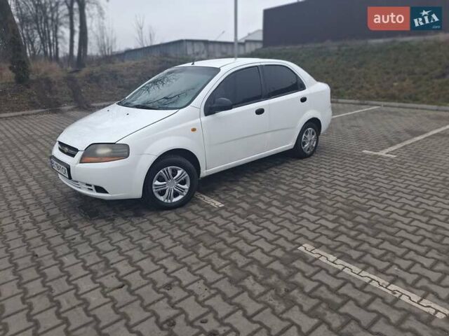 Белый Шевроле Авео, объемом двигателя 1.5 л и пробегом 250 тыс. км за 1650 $, фото 1 на Automoto.ua