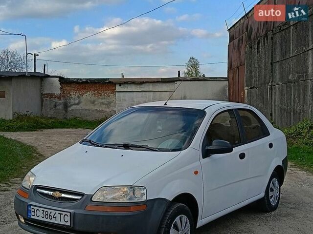 Белый Шевроле Авео, объемом двигателя 1.5 л и пробегом 220 тыс. км за 2000 $, фото 1 на Automoto.ua