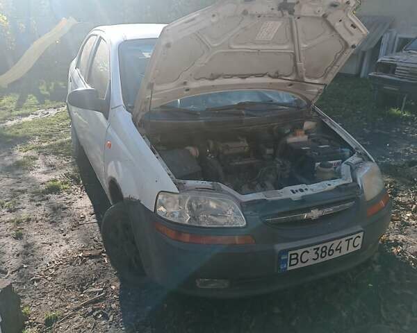 Белый Шевроле Авео, объемом двигателя 1.5 л и пробегом 240 тыс. км за 1680 $, фото 1 на Automoto.ua