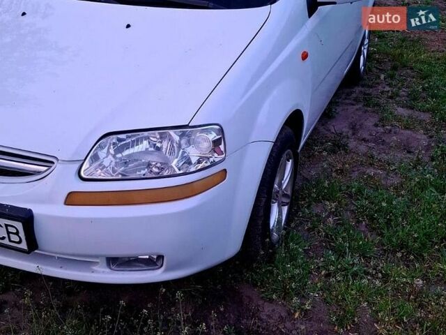 Белый Шевроле Авео, объемом двигателя 1.5 л и пробегом 177 тыс. км за 3000 $, фото 1 на Automoto.ua