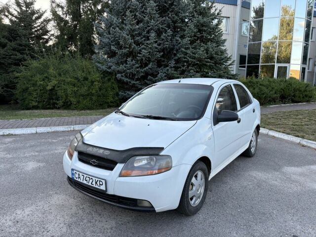 Белый Шевроле Авео, объемом двигателя 1.5 л и пробегом 300 тыс. км за 1299 $, фото 1 на Automoto.ua