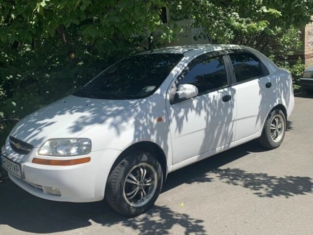 Белый Шевроле Авео, объемом двигателя 1.5 л и пробегом 118 тыс. км за 2498 $, фото 1 на Automoto.ua