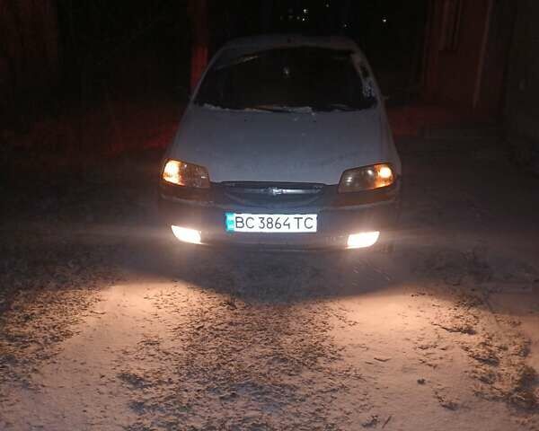 Белый Шевроле Авео, объемом двигателя 1.5 л и пробегом 240 тыс. км за 1250 $, фото 1 на Automoto.ua