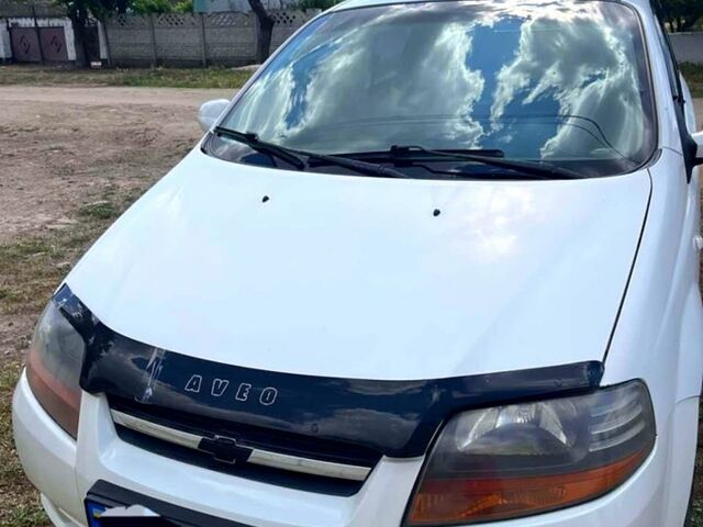Белый Шевроле Авео, объемом двигателя 1.5 л и пробегом 180 тыс. км за 3800 $, фото 1 на Automoto.ua