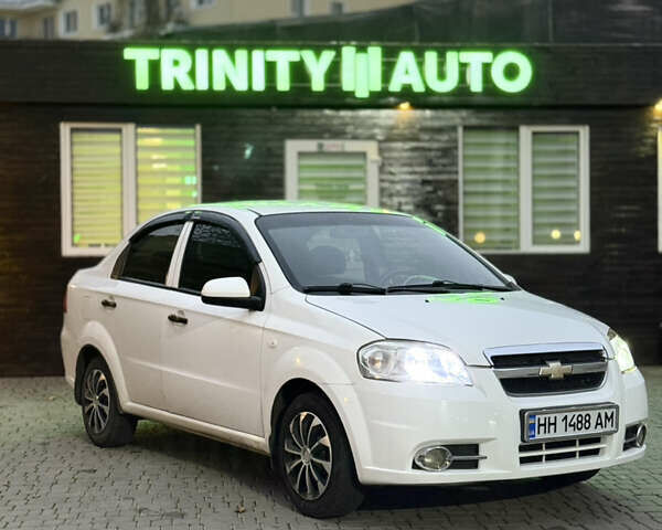 Белый Шевроле Авео, объемом двигателя 1.5 л и пробегом 196 тыс. км за 2900 $, фото 1 на Automoto.ua