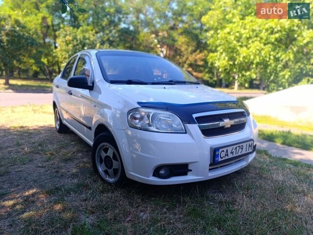Білий Шевроле Авео, об'ємом двигуна 1.5 л та пробігом 299 тис. км за 3300 $, фото 1 на Automoto.ua