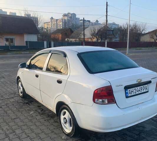 Белый Шевроле Авео, объемом двигателя 1.5 л и пробегом 500 тыс. км за 2300 $, фото 1 на Automoto.ua