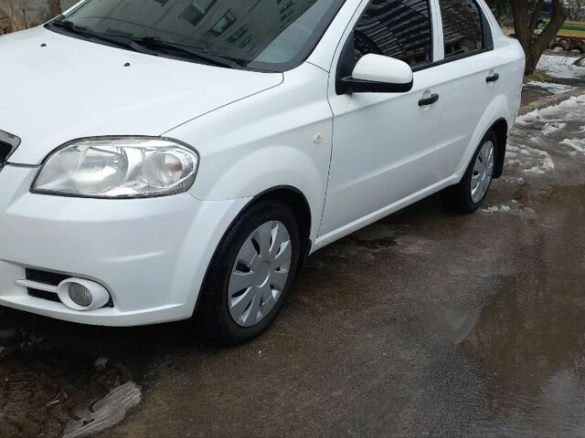 Білий Шевроле Авео, об'ємом двигуна 1.5 л та пробігом 130 тис. км за 2500 $, фото 1 на Automoto.ua