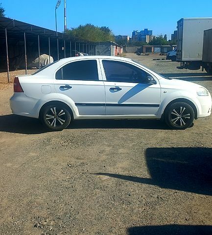 Белый Шевроле Авео, объемом двигателя 1.5 л и пробегом 0 тыс. км за 3300 $, фото 1 на Automoto.ua