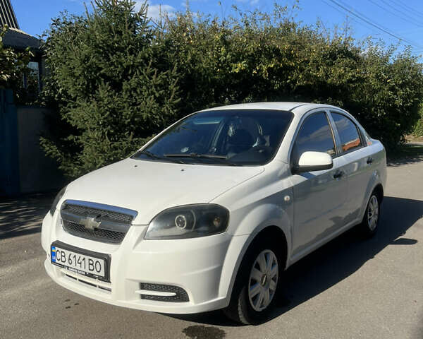 Белый Шевроле Авео, объемом двигателя 1.5 л и пробегом 255 тыс. км за 3200 $, фото 1 на Automoto.ua