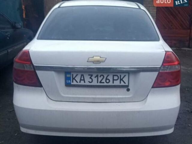 Белый Шевроле Авео, объемом двигателя 1.6 л и пробегом 400 тыс. км за 1650 $, фото 1 на Automoto.ua