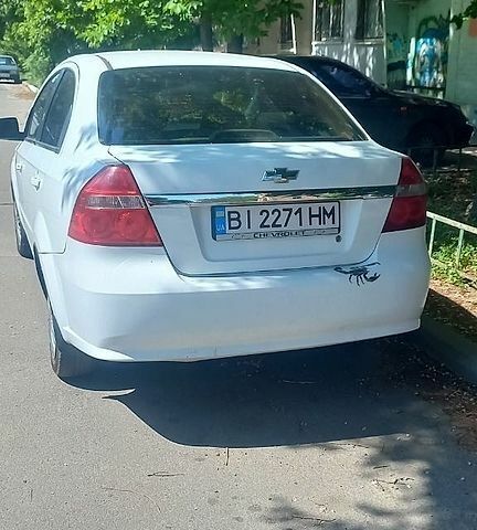 Белый Шевроле Авео, объемом двигателя 1.6 л и пробегом 270 тыс. км за 3000 $, фото 1 на Automoto.ua