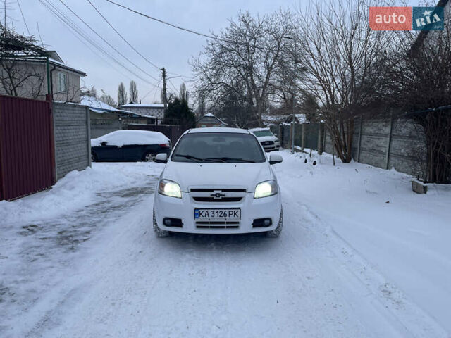 Білий Шевроле Авео, об'ємом двигуна 1.5 л та пробігом 100 тис. км за 2300 $, фото 1 на Automoto.ua