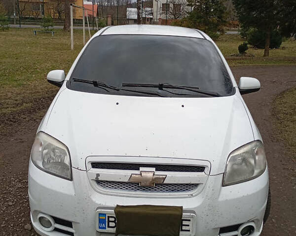 Белый Шевроле Авео, объемом двигателя 1.6 л и пробегом 250 тыс. км за 2000 $, фото 1 на Automoto.ua