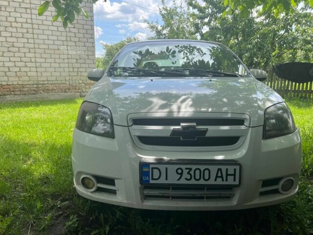 Белый Шевроле Авео, объемом двигателя 1.6 л и пробегом 250 тыс. км за 2109 $, фото 1 на Automoto.ua