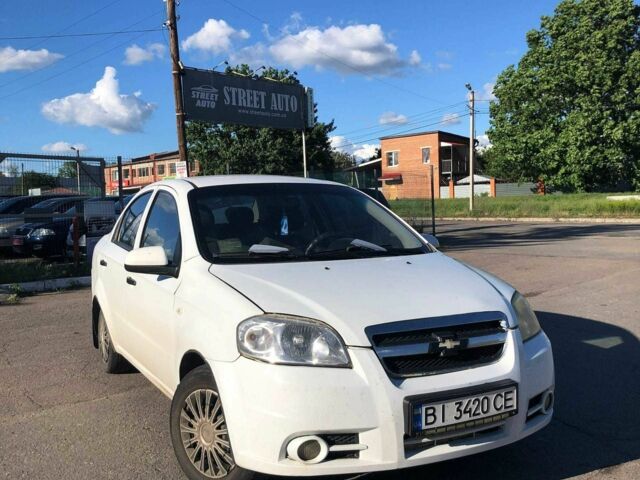 Белый Шевроле Авео, объемом двигателя 1.5 л и пробегом 248 тыс. км за 2700 $, фото 1 на Automoto.ua