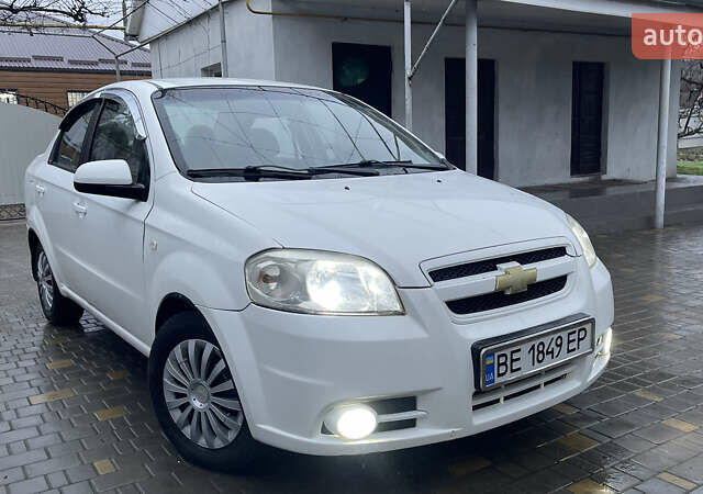 Білий Шевроле Авео, об'ємом двигуна 1.6 л та пробігом 182 тис. км за 3750 $, фото 1 на Automoto.ua