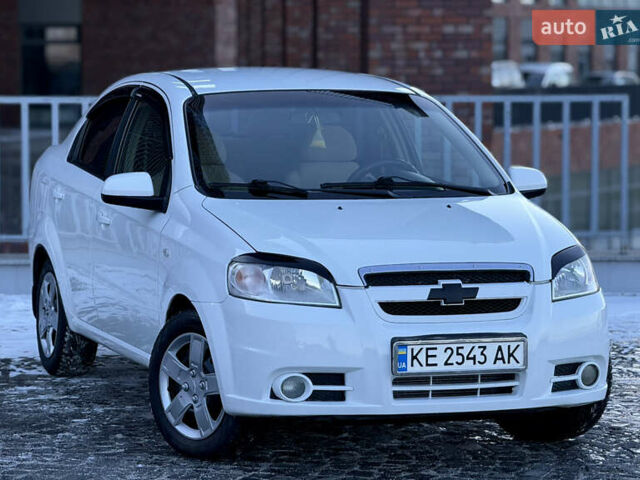Белый Шевроле Авео, объемом двигателя 1.6 л и пробегом 205 тыс. км за 3950 $, фото 1 на Automoto.ua