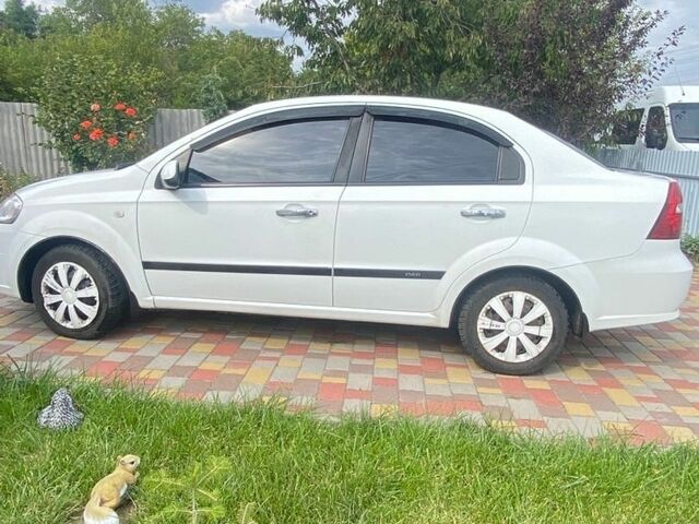 Белый Шевроле Авео, объемом двигателя 1.6 л и пробегом 125 тыс. км за 3500 $, фото 1 на Automoto.ua