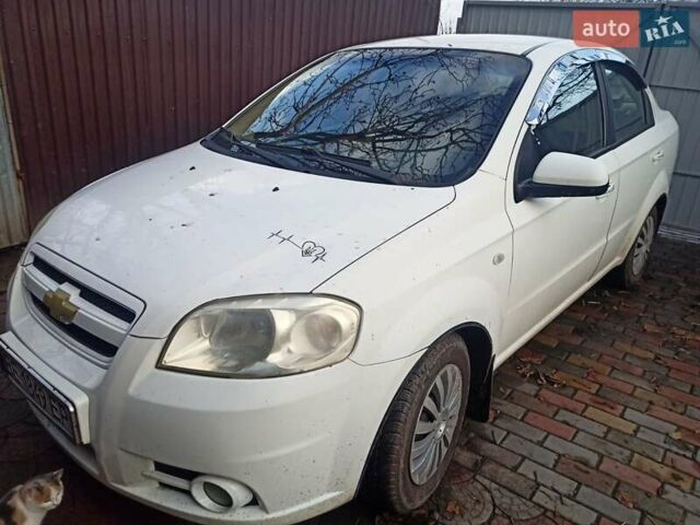 Белый Шевроле Авео, объемом двигателя 1.6 л и пробегом 181 тыс. км за 2500 $, фото 1 на Automoto.ua