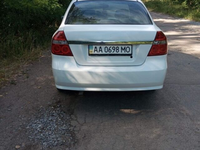 Білий Шевроле Авео, об'ємом двигуна 1.6 л та пробігом 250 тис. км за 2300 $, фото 1 на Automoto.ua