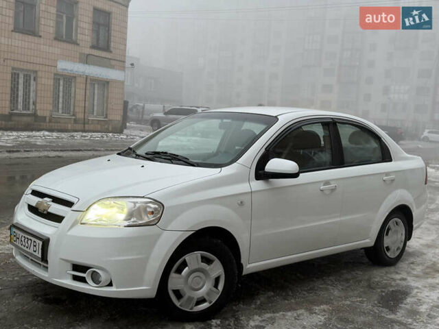 Белый Шевроле Авео, объемом двигателя 1.6 л и пробегом 79 тыс. км за 4500 $, фото 1 на Automoto.ua