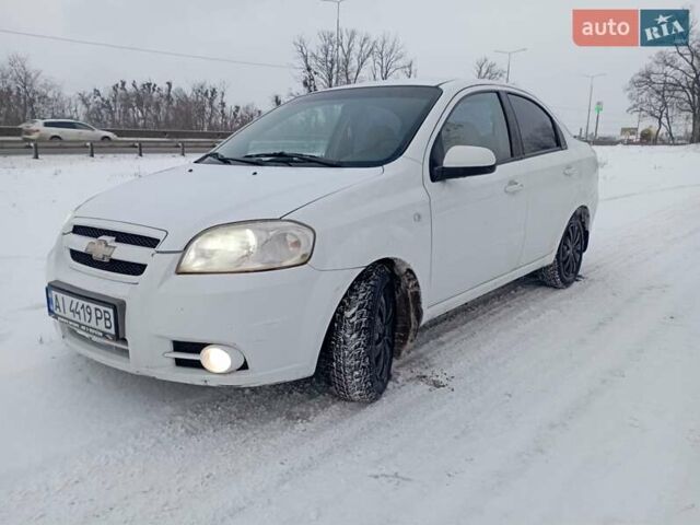 Белый Шевроле Авео, объемом двигателя 1.6 л и пробегом 222 тыс. км за 2999 $, фото 1 на Automoto.ua
