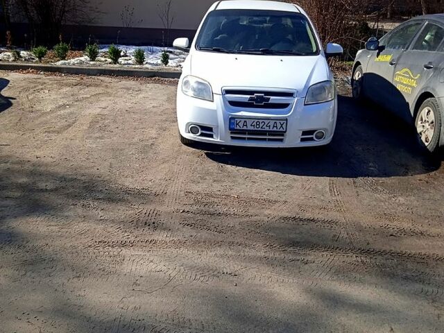 Белый Шевроле Авео, объемом двигателя 1.6 л и пробегом 217 тыс. км за 2999 $, фото 1 на Automoto.ua