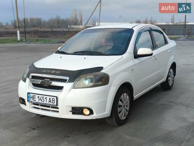 Белый Шевроле Авео, объемом двигателя 1.6 л и пробегом 197 тыс. км за 3500 $, фото 1 на Automoto.ua