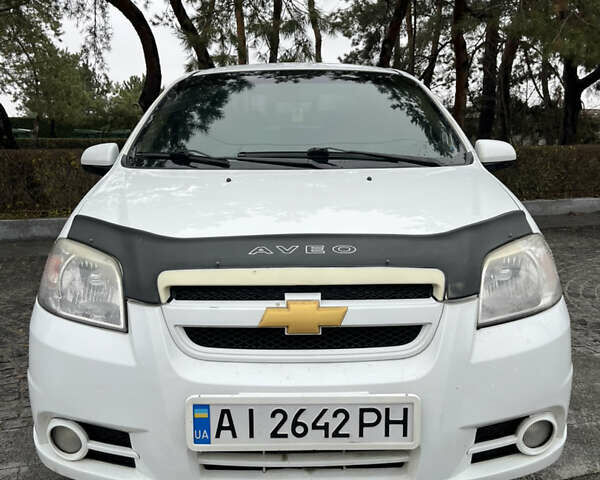 Белый Шевроле Авео, объемом двигателя 1.6 л и пробегом 270 тыс. км за 3800 $, фото 1 на Automoto.ua