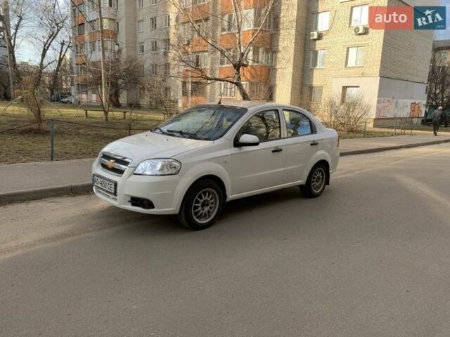Белый Шевроле Авео, объемом двигателя 1.5 л и пробегом 308 тыс. км за 3000 $, фото 1 на Automoto.ua