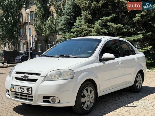 Белый Шевроле Авео, объемом двигателя 1.6 л и пробегом 230 тыс. км за 3450 $, фото 1 на Automoto.ua