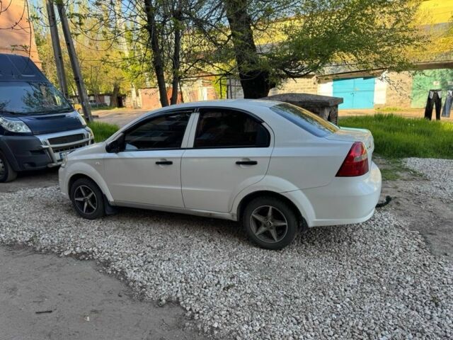 Белый Шевроле Авео, объемом двигателя 1.5 л и пробегом 360 тыс. км за 2900 $, фото 1 на Automoto.ua
