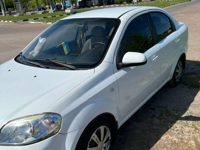 Белый Шевроле Авео, объемом двигателя 1.6 л и пробегом 180 тыс. км за 2750 $, фото 1 на Automoto.ua