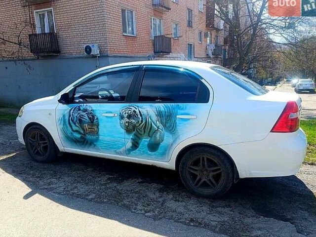 Белый Шевроле Авео, объемом двигателя 1.6 л и пробегом 161 тыс. км за 4000 $, фото 1 на Automoto.ua