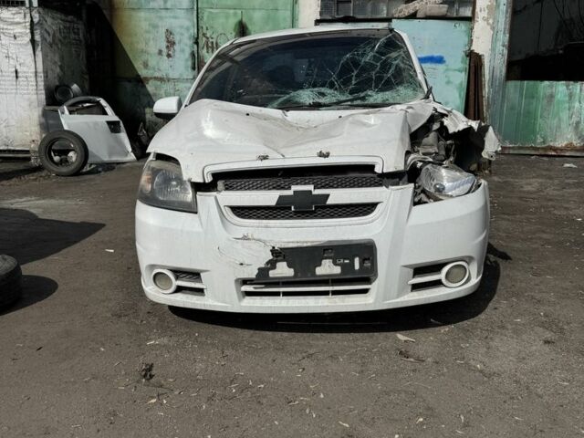 Белый Шевроле Авео, объемом двигателя 1.6 л и пробегом 230 тыс. км за 1500 $, фото 1 на Automoto.ua