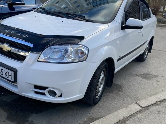 Белый Шевроле Авео, объемом двигателя 1.5 л и пробегом 185 тыс. км за 3900 $, фото 1 на Automoto.ua