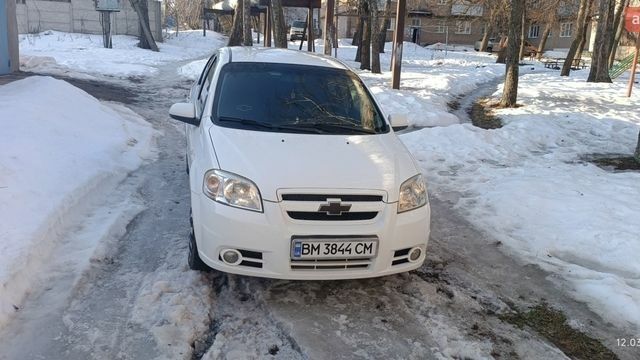 Белый Шевроле Авео, объемом двигателя 1.6 л и пробегом 256 тыс. км за 4000 $, фото 1 на Automoto.ua