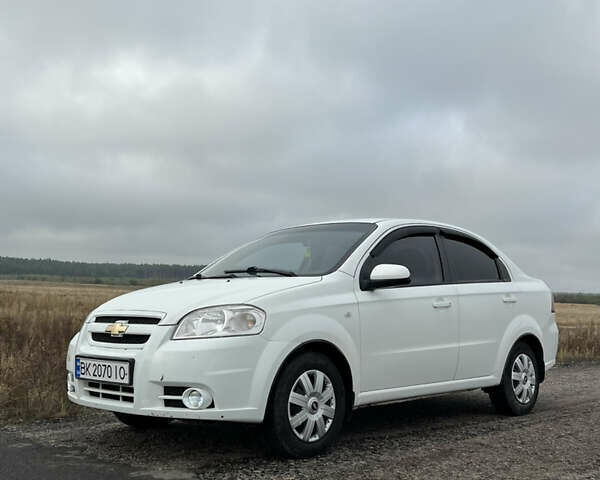 Білий Шевроле Авео, об'ємом двигуна 1.6 л та пробігом 157 тис. км за 3599 $, фото 1 на Automoto.ua